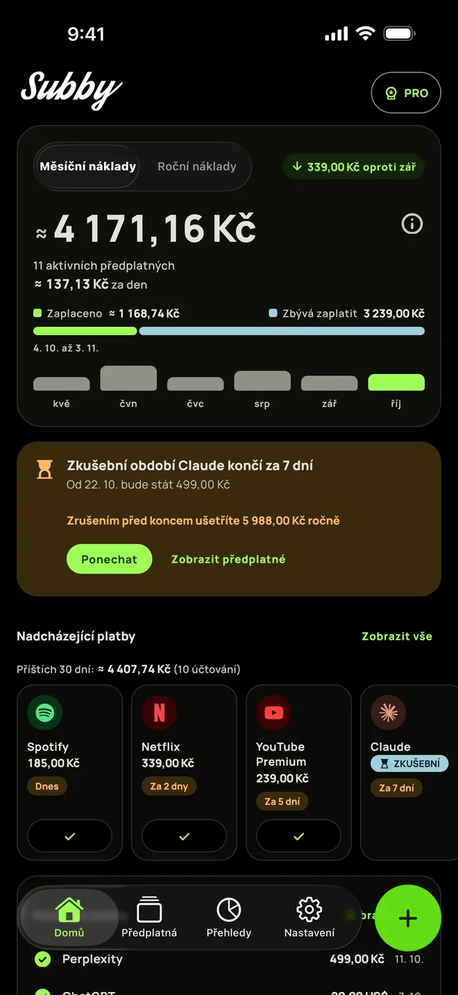 Obrazovka Domů v Subby v tmavém režimu s měsíčním součtem a nadcházejícími platbami, iPhone